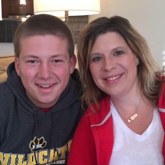 Meet your Posher, Jennifer - Picture 1 of 1